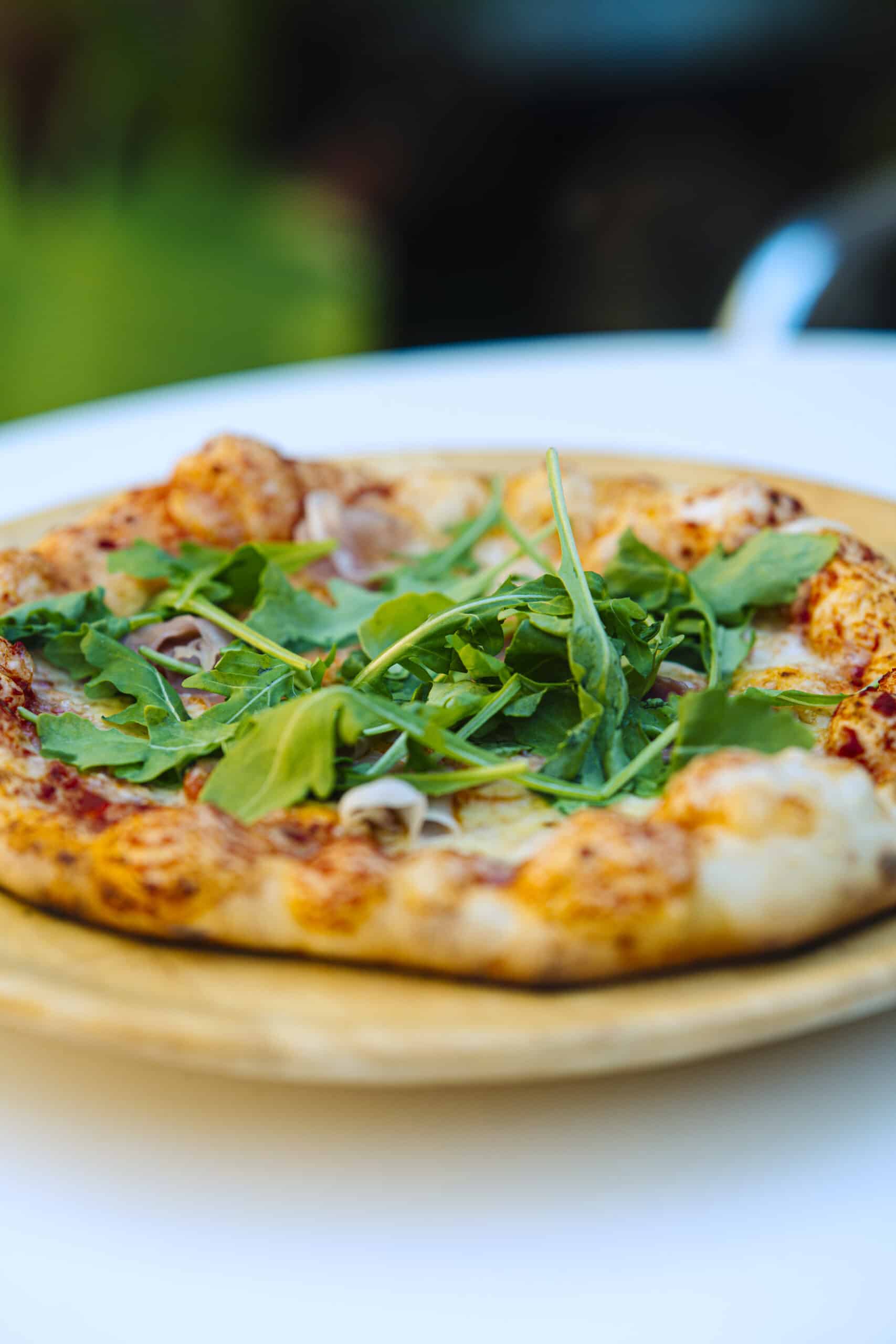 pizza menú infantil para eventos en mallorca con rúcula